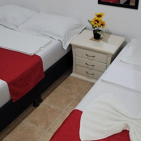 Hostal Villa Del Rio Las Brisas Villavieja Luaran gambar