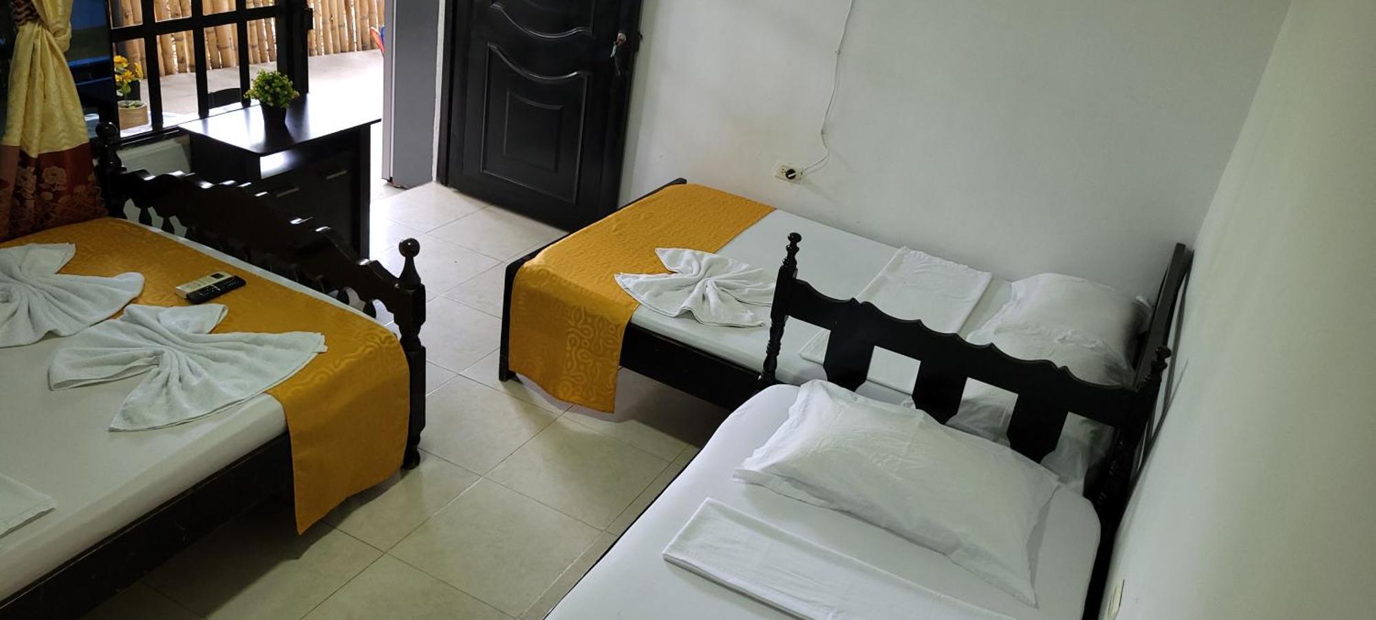Hostal Villa Del Rio Las Brisas Villavieja Luaran gambar