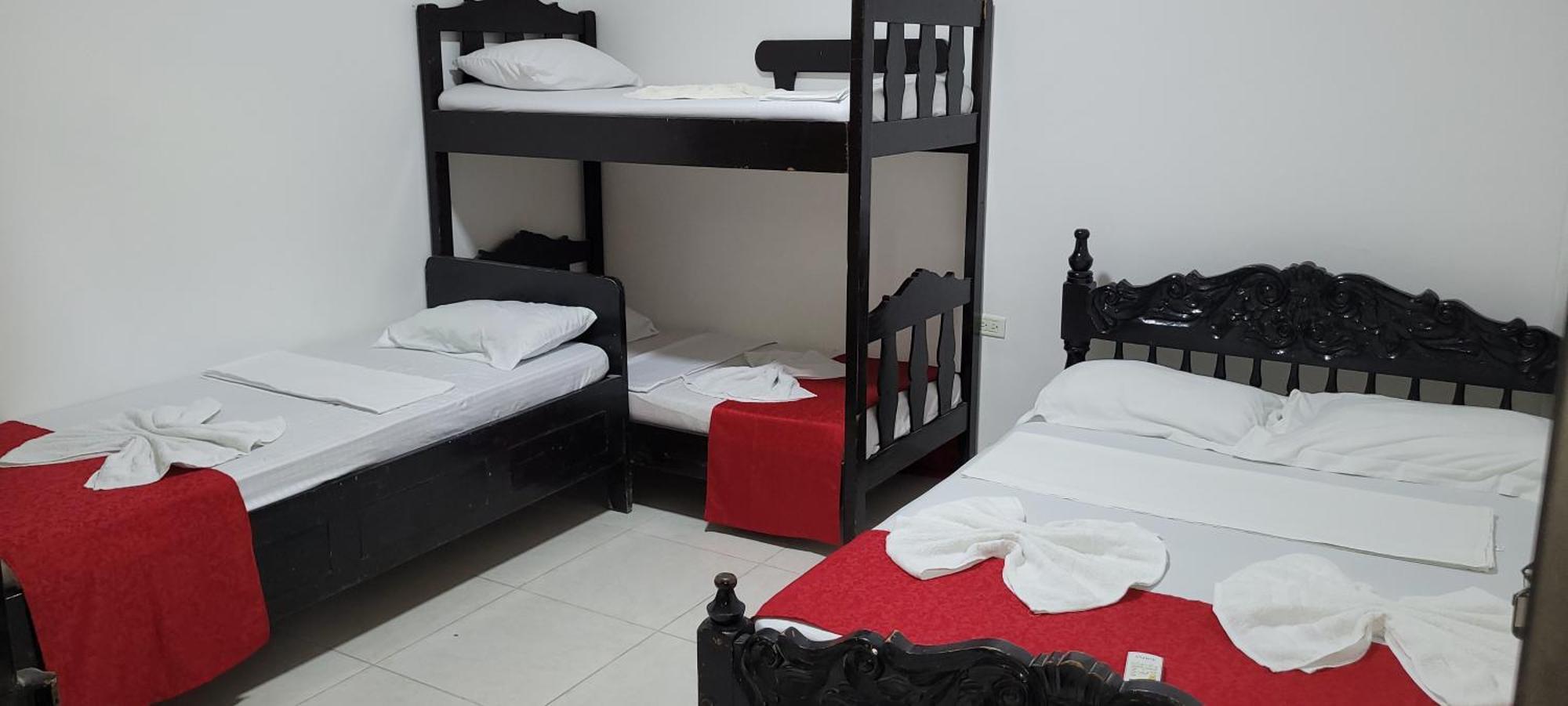Hostal Villa Del Rio Las Brisas Villavieja Luaran gambar
