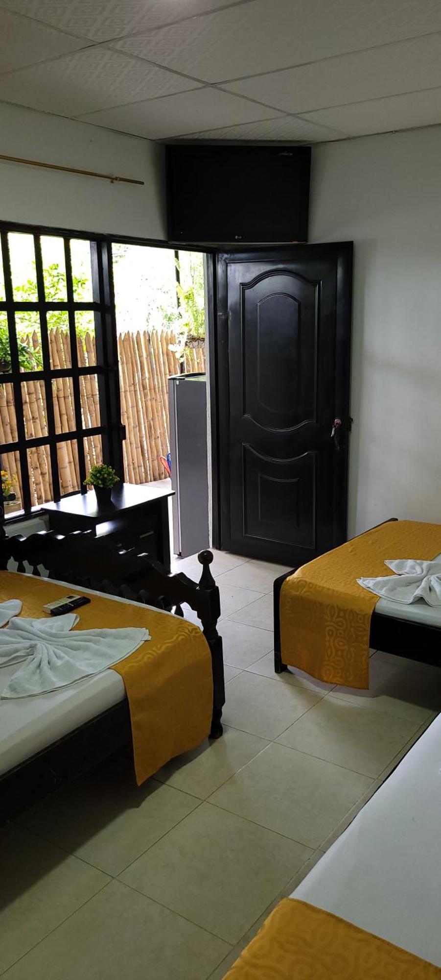 Hostal Villa Del Rio Las Brisas Villavieja Luaran gambar