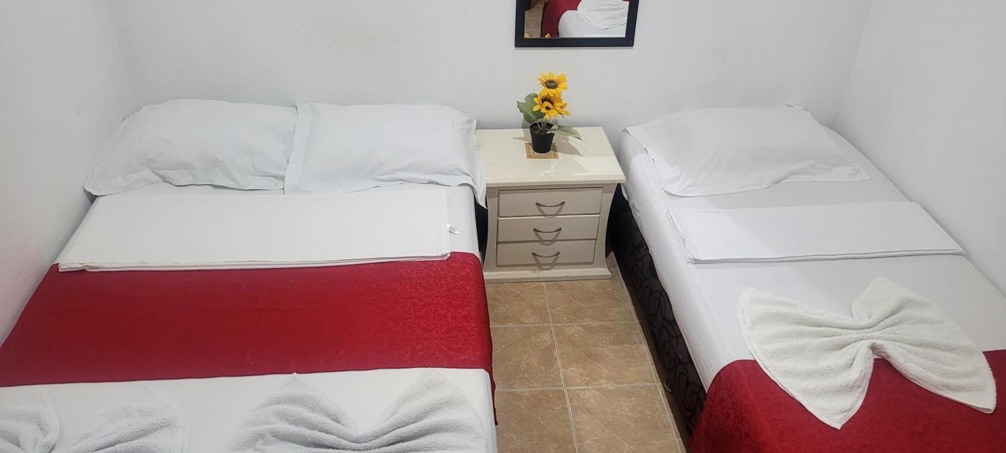 Hostal Villa Del Rio Las Brisas Villavieja Luaran gambar