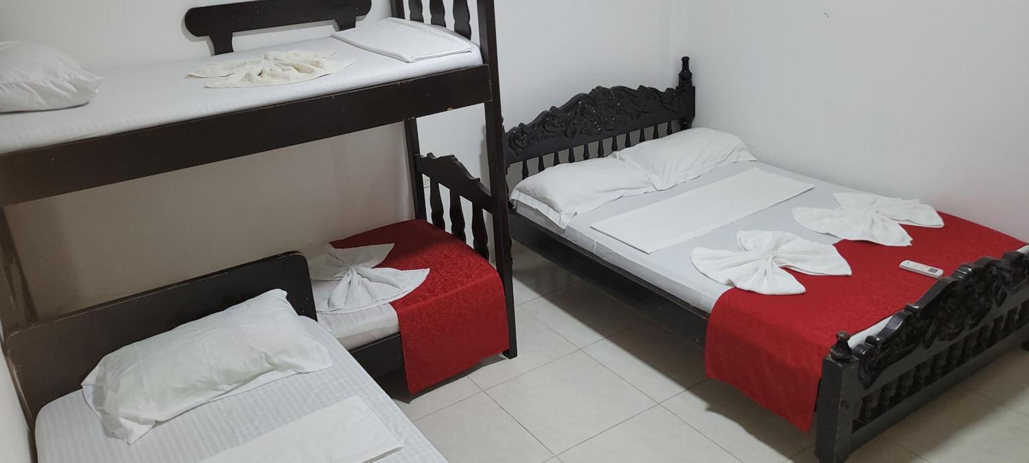 Hostal Villa Del Rio Las Brisas Villavieja Luaran gambar