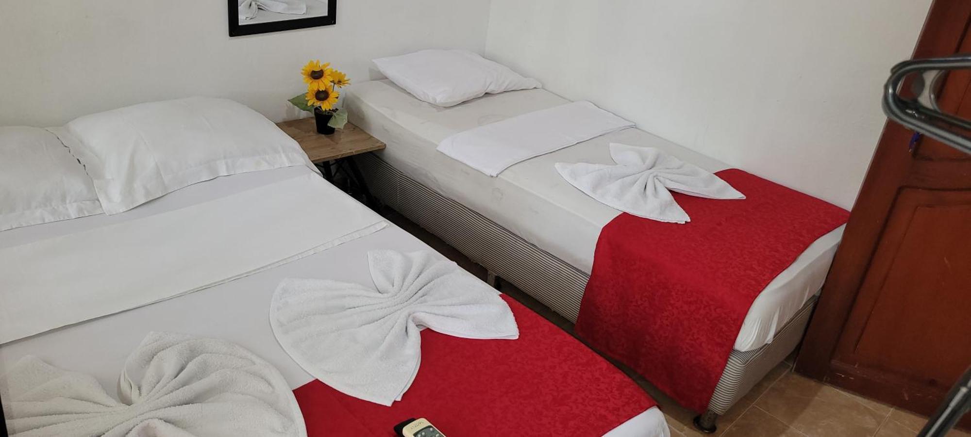 Hostal Villa Del Rio Las Brisas Villavieja Luaran gambar