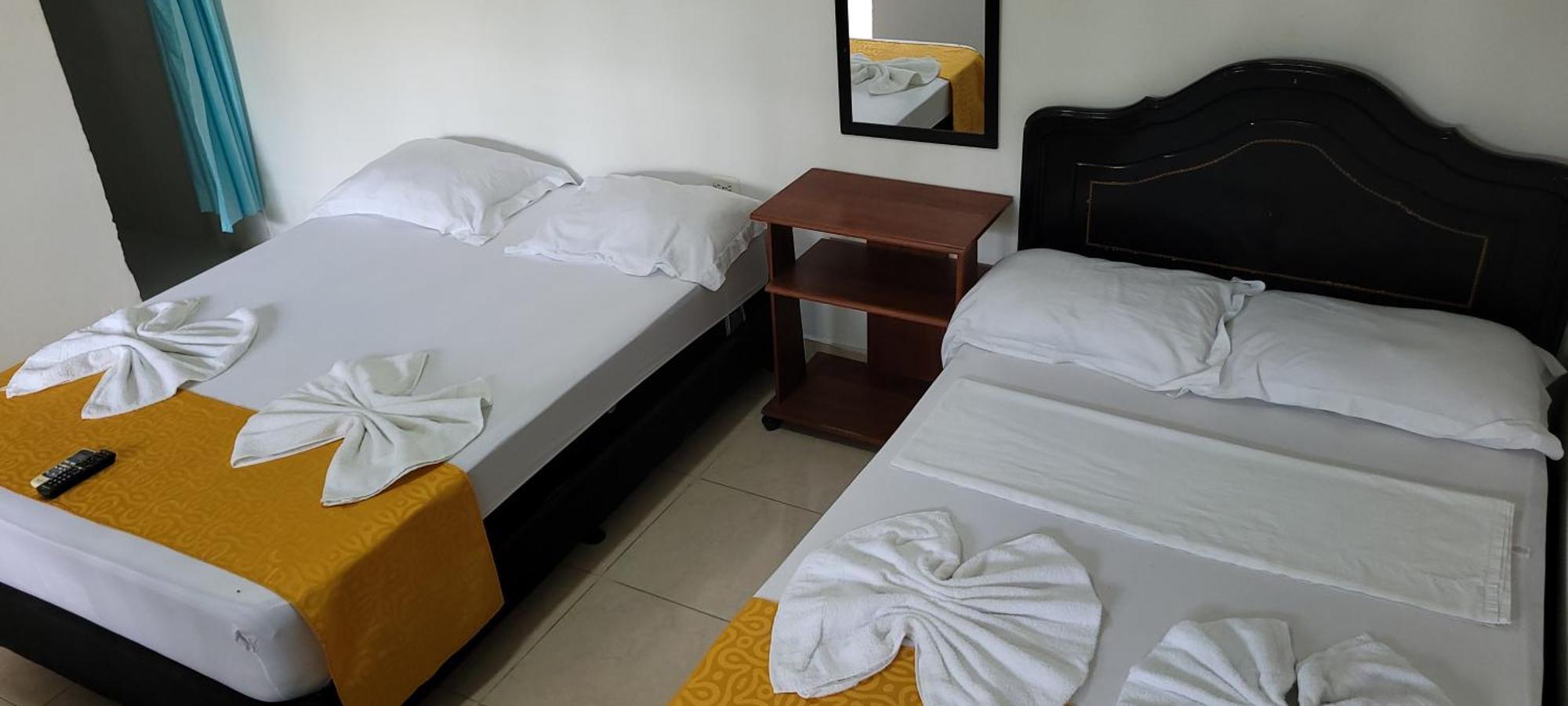Hostal Villa Del Rio Las Brisas Villavieja Luaran gambar